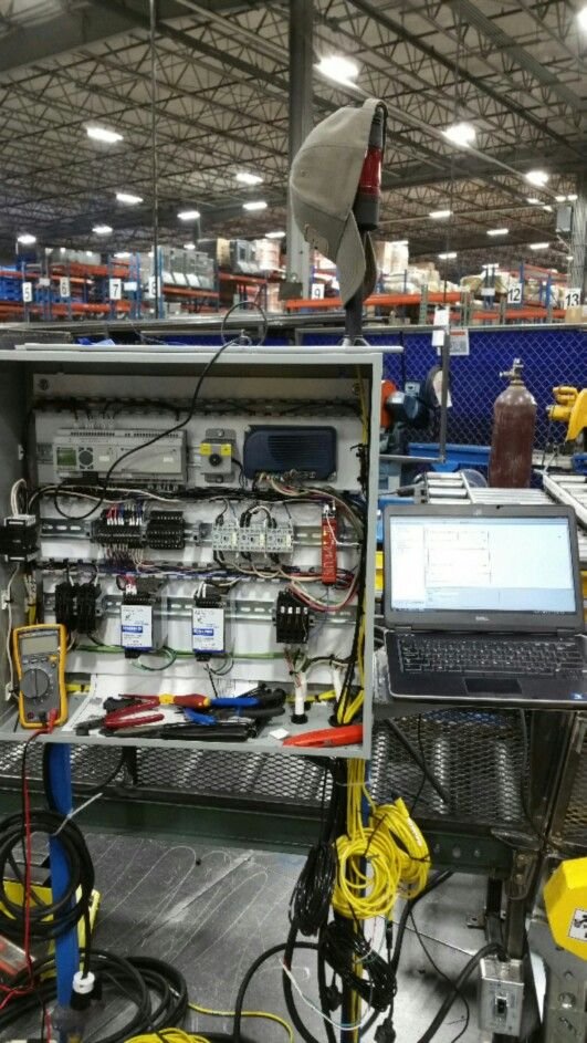 Tablero con controlador industrial